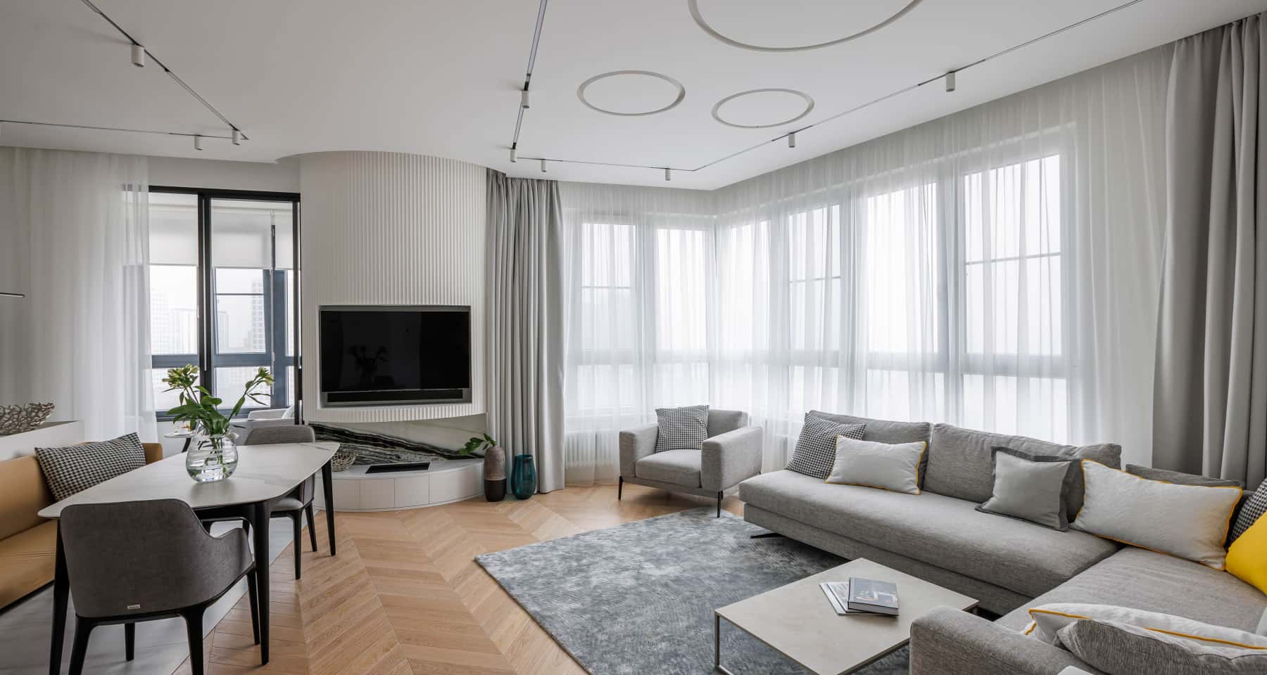 Фото ремонту квартири: сучасна кухня з ергономічним дизайном та функціональними рішеннями.