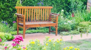 Як зробити садову лавку своїми руками у 2026: покрокова інструкція та економія — Садова лавка своїми руками
