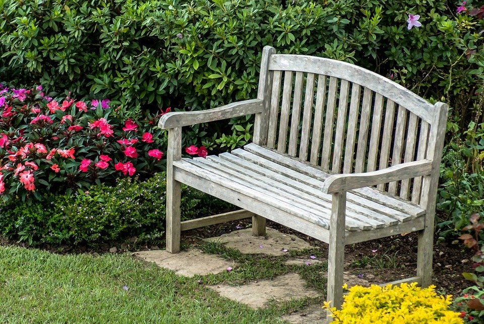 Садова лавочка з дерева своїми руками: інструкція з виготовлення та поради по догляду