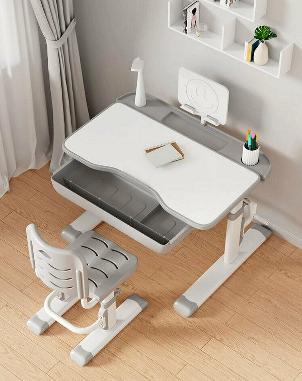 Багатофункціональні рішення для маленьких квартир: модульні меблі-трансформери для оптимізації простору.