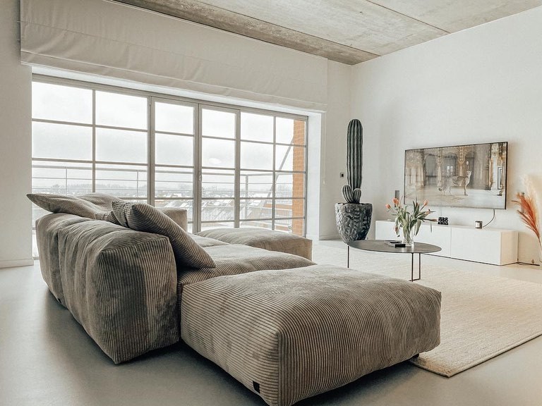 Елегантний модульний диван з велюровою оббивкою: розкіш та комфорт у вашому домі.