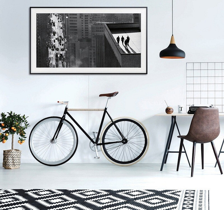 Сучасний дизайн ніші для телевізора з підсвіткою та декоративною панеллю