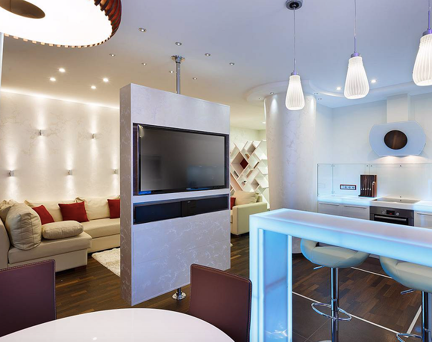 Сучасна вітальня з телевізором у стильній ніші з підсвічуванням