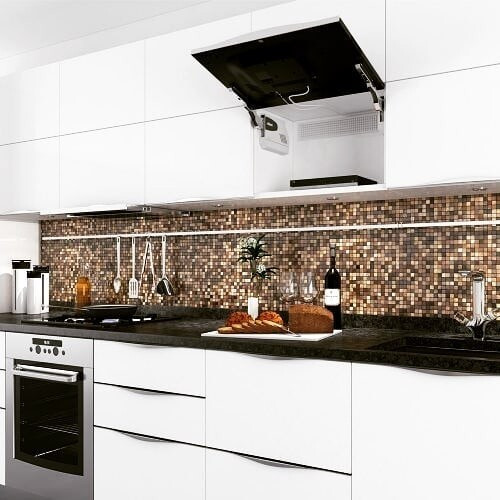 Ніша для телевізора з інтегрованим каміном для створення затишної атмосфери