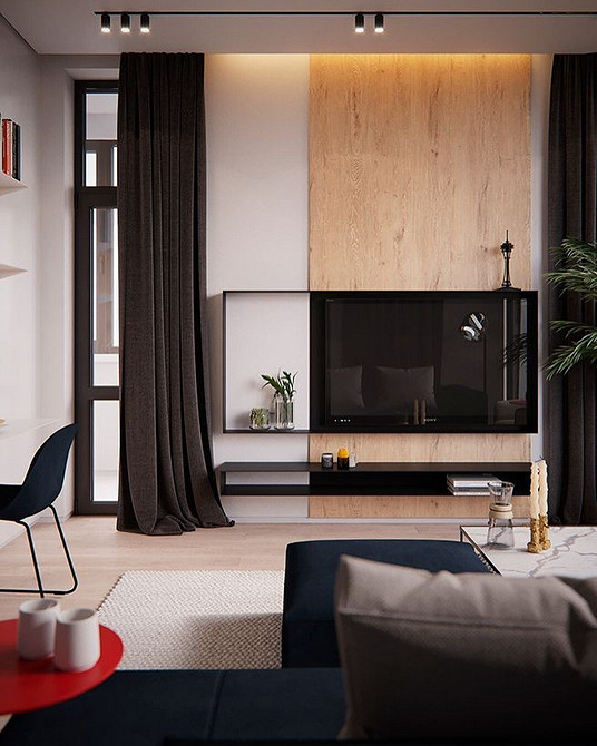 Велика ніша для телевізора з відкритими полицями для книг та декоративних елементів.