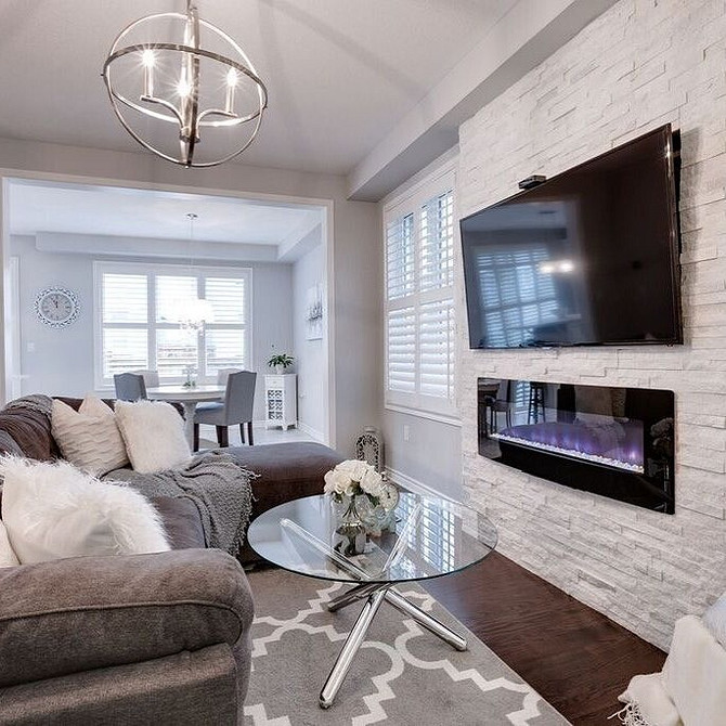 Сучасна ніша для телевізора з використанням текстурованих панелей та LED підсвітки