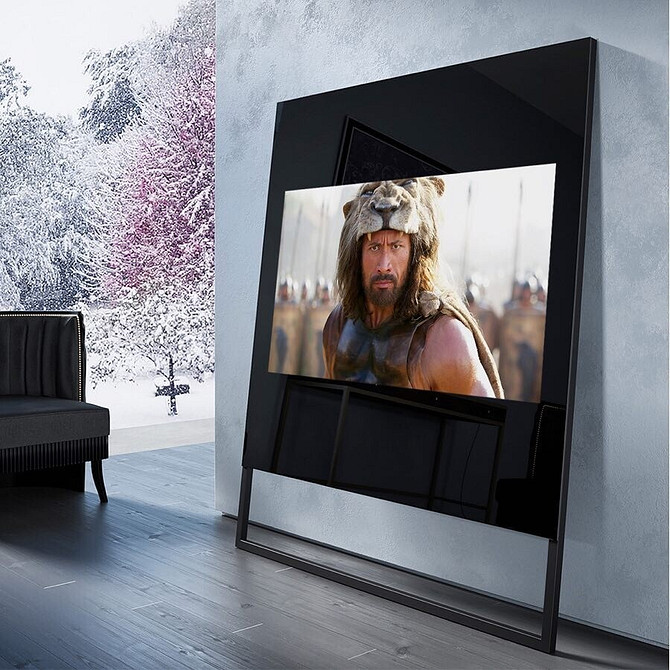 Функціональна ніша для телевізора з вбудованими шафками для зберігання речей