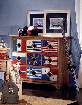 Італійські меблі з масиву: різьба по дереву як елемент декору.