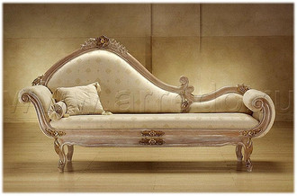 Італійські меблі з масиву дерева: вишукане оздоблення та інкрустація.