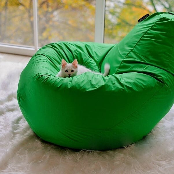 Вибір матеріалів для крісла-мішка: текстури та кольори тканини для вашого комфорту.