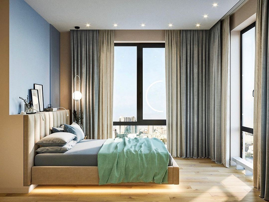 Ліжко, що літає, з підсвіткою, в спальні з великою кількістю дзеркал