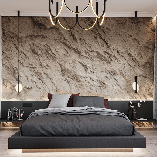 Світла спальня з парячим ліжком, білою постільною білизною та ніжним освітленням