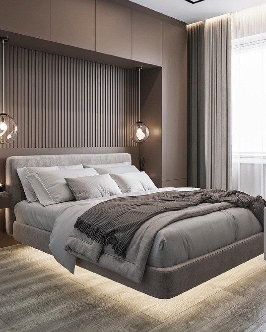 Елегантне паряче ліжко з тканинним узголів'ям в сучасній спальні, дизайн.