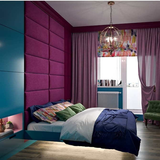 Сучасний дизайн спальні з парячим ліжком та підсвіткою, створюючи затишну атмосферу.