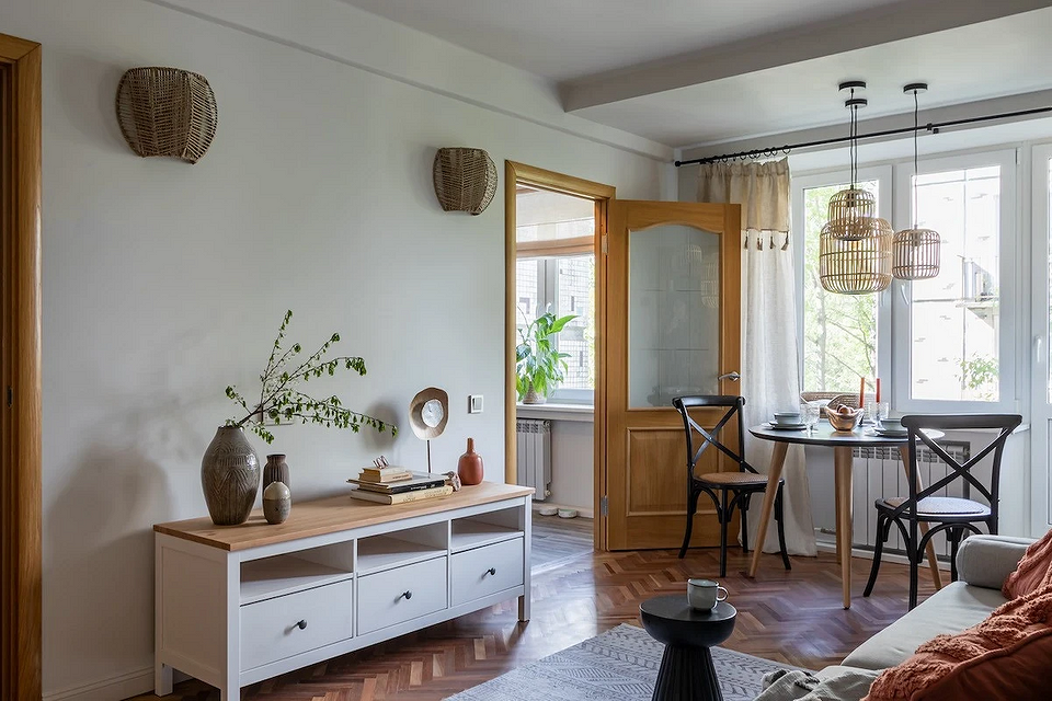 Сучасна вітальня з окремо підібраними меблями замість традиційного гарнітура.