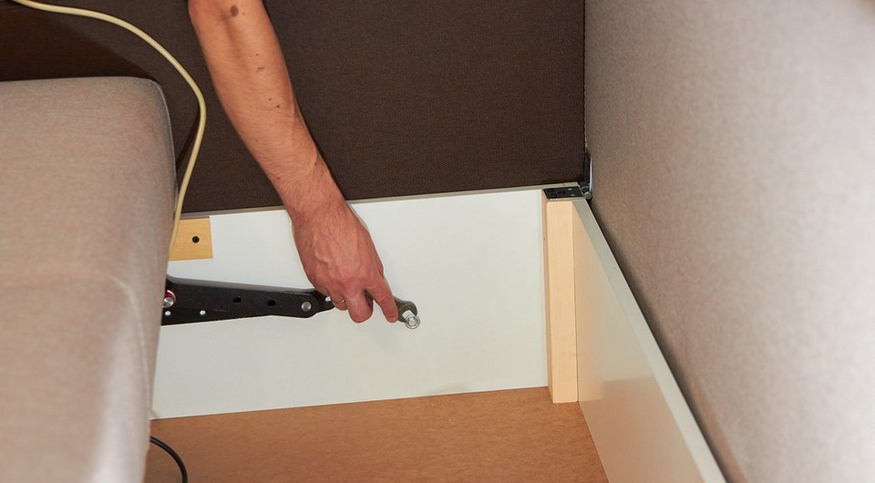 Покрокова інструкція: ремонт скрипучого дивана в домашніх умовах самостійно