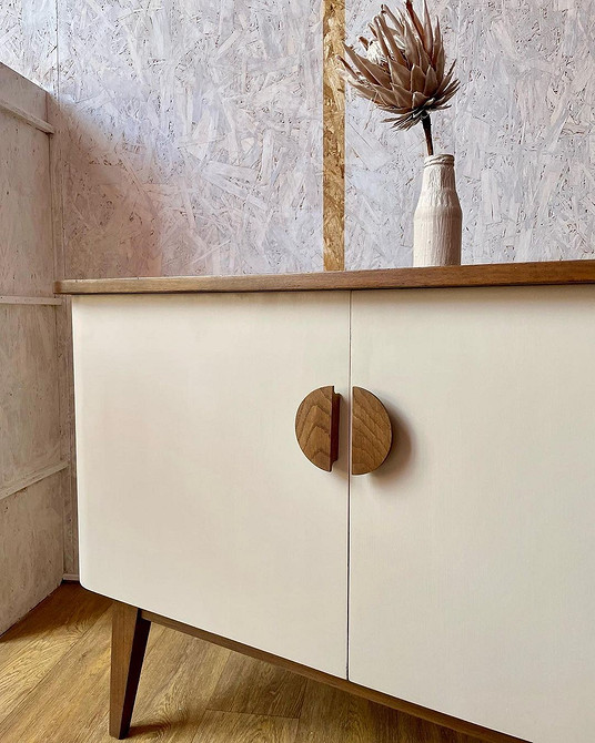 Реставрація старовинної скрині: оновлення меблів з використанням різних технік.