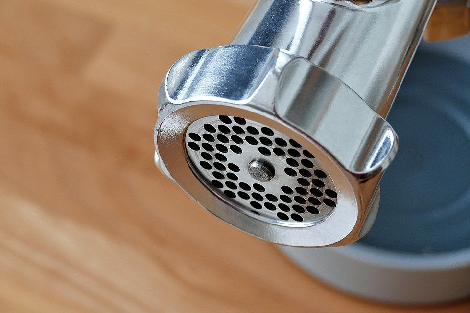 Предмети, які не варто купувати на барахолці: небезпека вживаних речей для дому