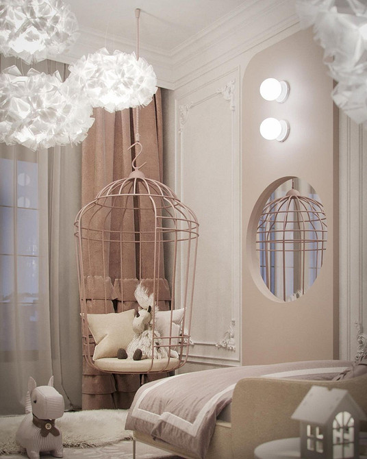 Стильне плетене підвісне крісло в інтер'єрі сучасної квартири для комфортного відпочинку.