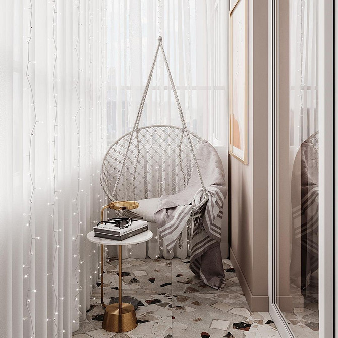 Підвісне крісло в інтер'єрі з видом на природу, ідеальне місце для релаксації та медитації.