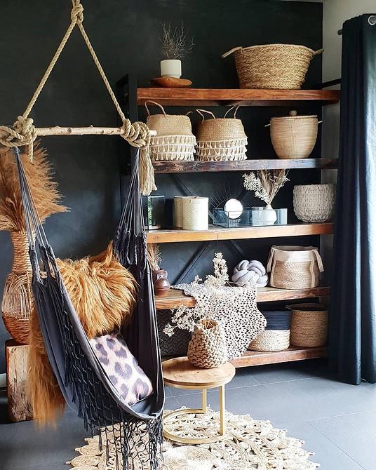 Підвісне крісло кокон в інтер'єрі: затишний куточок для релаксу в домі.