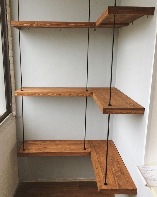 Полиці на балконі для квітів: створіть зелений куточок своїми руками.