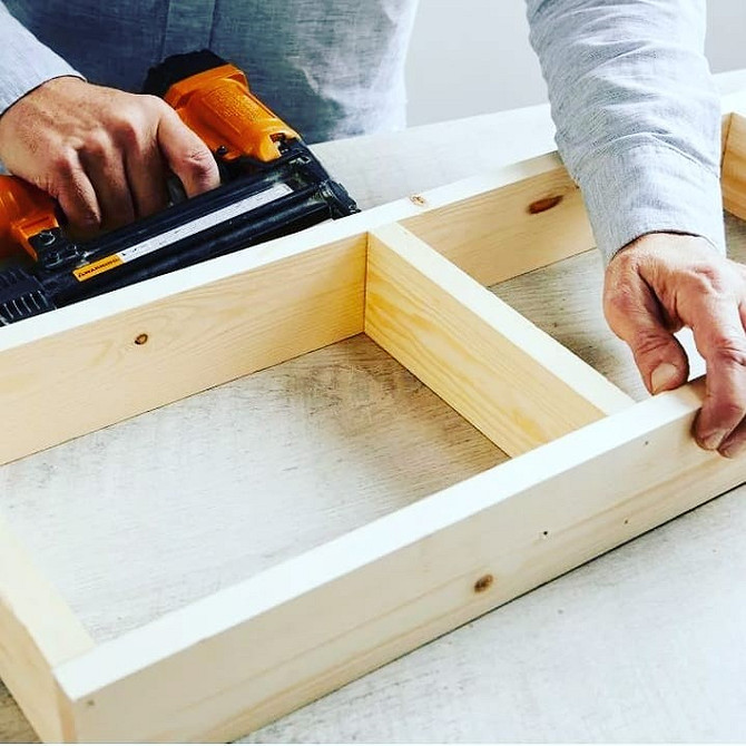 Прості полиці для балкону, виготовлені своїми руками: ідеальне рішення для маленької квартири.