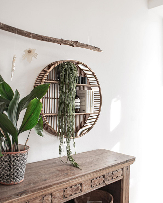 Полиці на стіну в сучасному інтер'єрі: мінімалістичний дизайн та максимальна функціональність