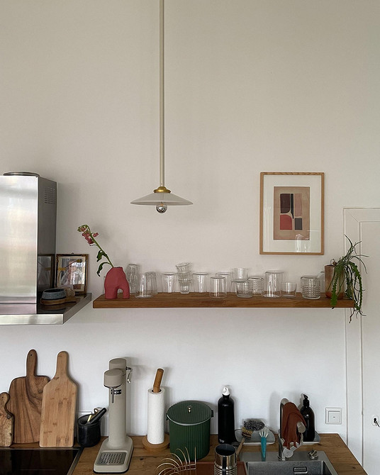 Сучасні полиці в інтер'єрі: види, функціональність та стильні варіанти застосування в домі