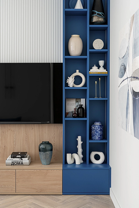 Інтер'єр з настінними полицями: ідеї для зберігання речей та декорування простору.