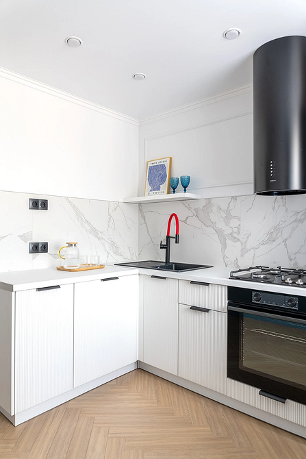 Креативний дизайн настінних полиць для дому, декор та зберігання речей.