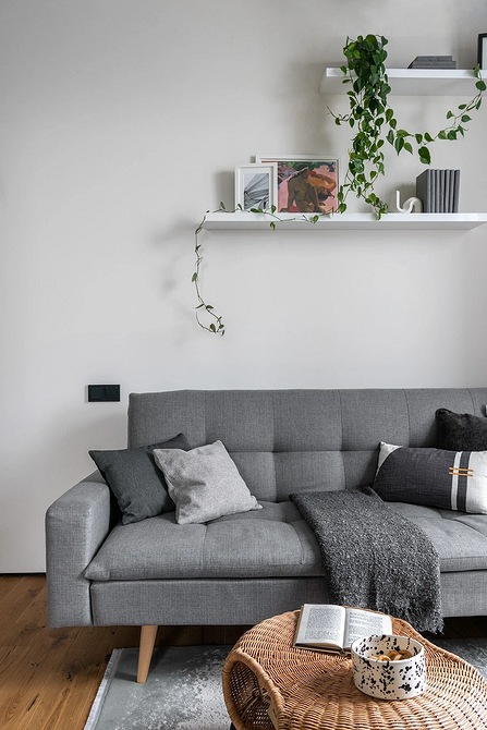 Сучасні настінні полиці в інтер'єрі: мінімалістичний дизайн та практичність.