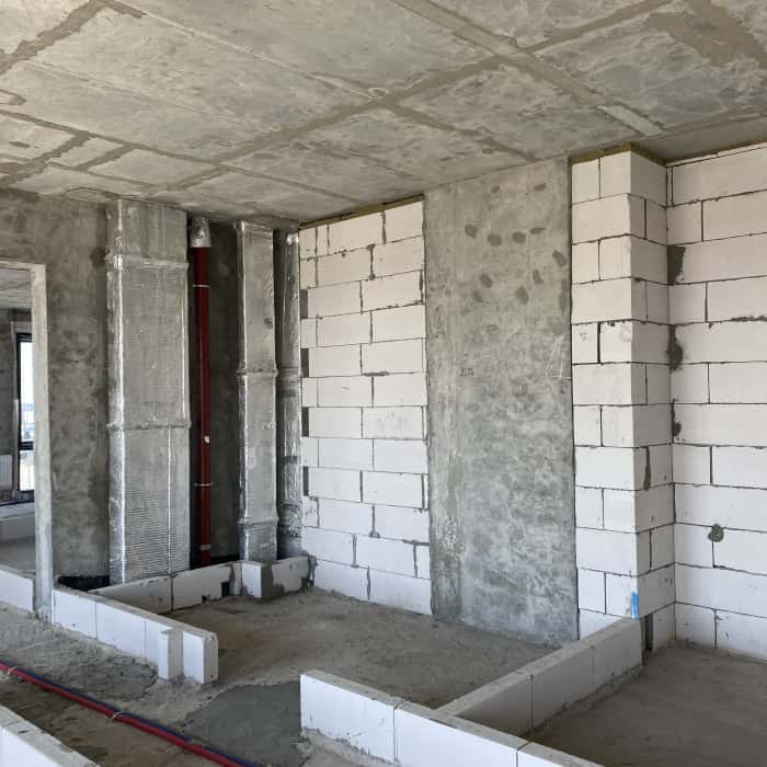 Бетонні стіни в квартирі без ремонту: мінімалістичний простір для дизайну