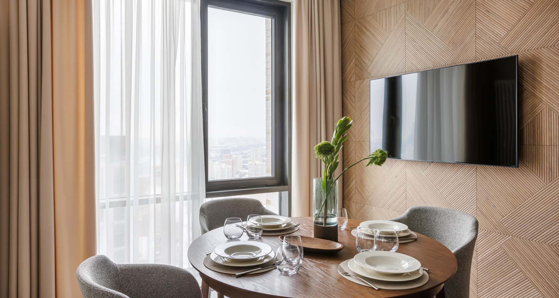 Квартира без оздоблення в бетоні, підготовка до дизайну інтер'єру кімнати