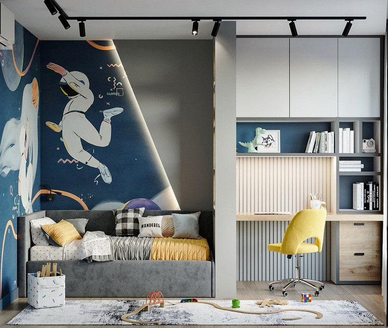 Сірий диван в сучасному інтер'єрі вітальні з яскравими акцентами та декоративними подушками.