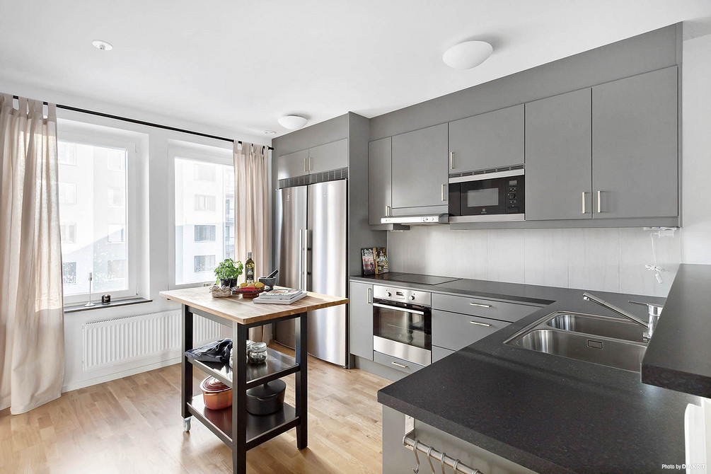 Елегантні сірі меблі в інтер'єрі: ідеї для створення стильного та комфортного простору.