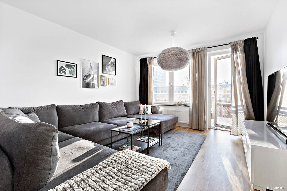 Сучасний дизайн з сірим диваном: стильні рішення для вашого інтер'єру.