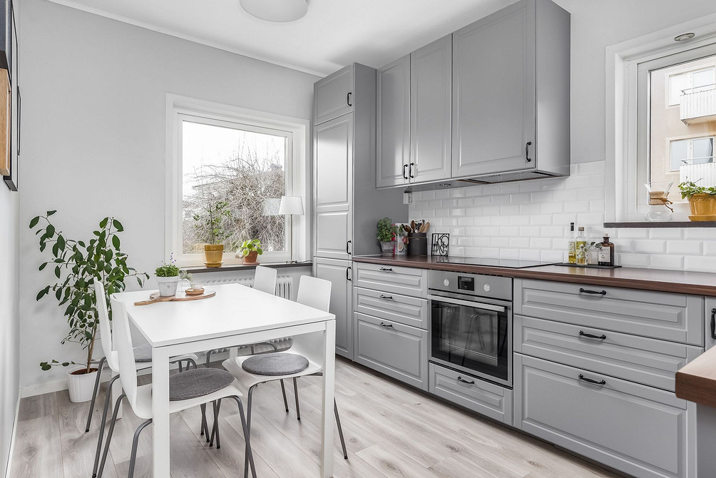 Дизайн інтер'єру з сірими акцентами: як додати елегантності та стилю вашому дому.