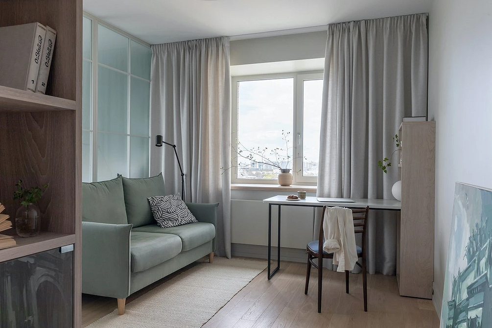 Сірий диван як частина зони відпочинку: ідеї дизайну інтер'єру кімнати