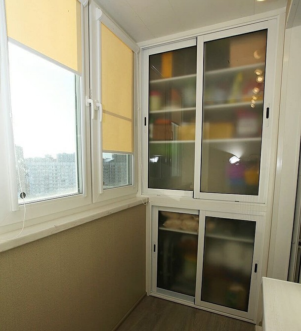 Сучасний балкон з шафою: ідеї для зберігання та дизайну простору