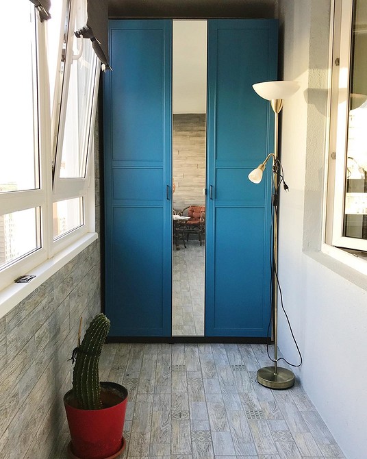 Зручна шафа на балконі: оптимальне використання простору для зберігання