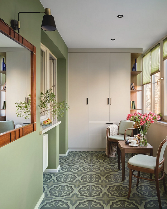 Ідеї дизайну балкона з шафою: приклади вбудованих та корпусних меблів