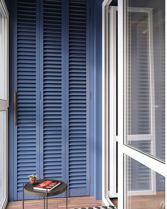 Вбудована шафа на балконі: ідеальне рішення для зберігання та економії місця