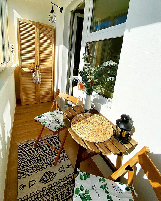 Організація балкону: шафа як частина дизайну для створення затишного куточка