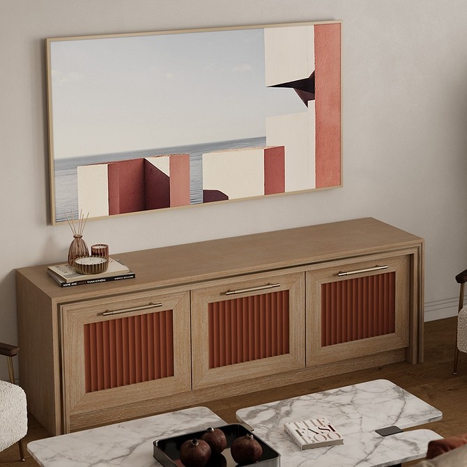 Стильна низька тумба під телевізор, що гармонійно поєднується з загальним дизайном кімнати.