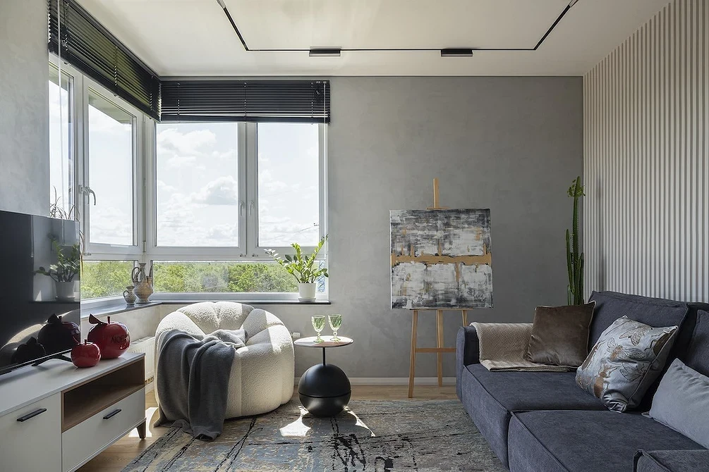 Сучасна низька тумба під телевізор у вітальні з елементами дизайну інтер'єру.