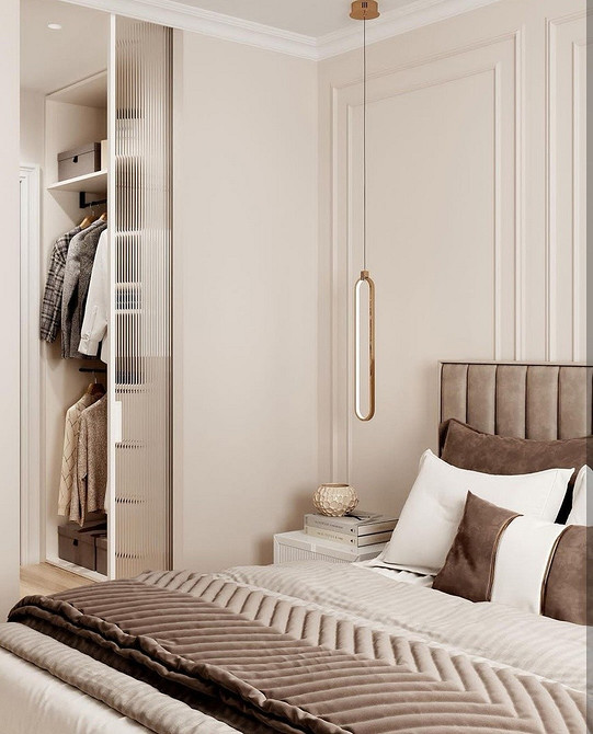 Шафа-купе з темного дерева в спальню: елегантний акцент в класичному інтер'єрі.