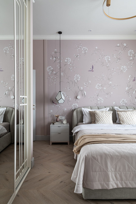 Містка кутова шафа-купе в спальню з освітленням: зручне зберігання та стильний дизайн.