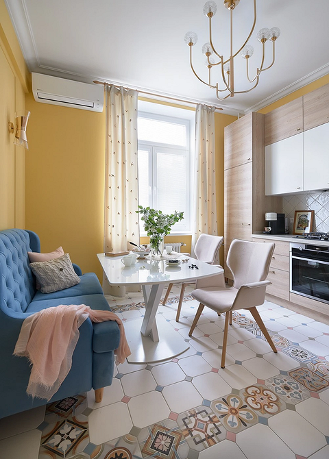 Відтінки синього кольору в дизайні інтер'єру, синій диван та декор кімнати