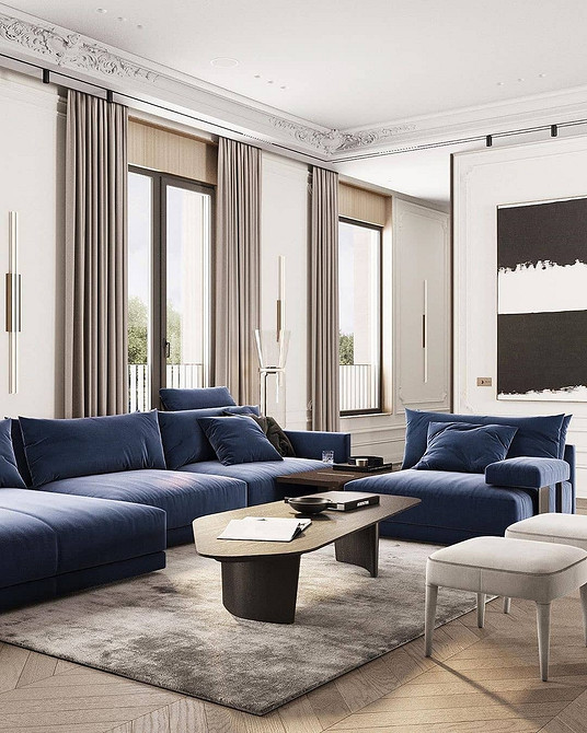 Інтер'єр вітальні з синім диваном та журнальним столиком. Дизайн інтер'єру.